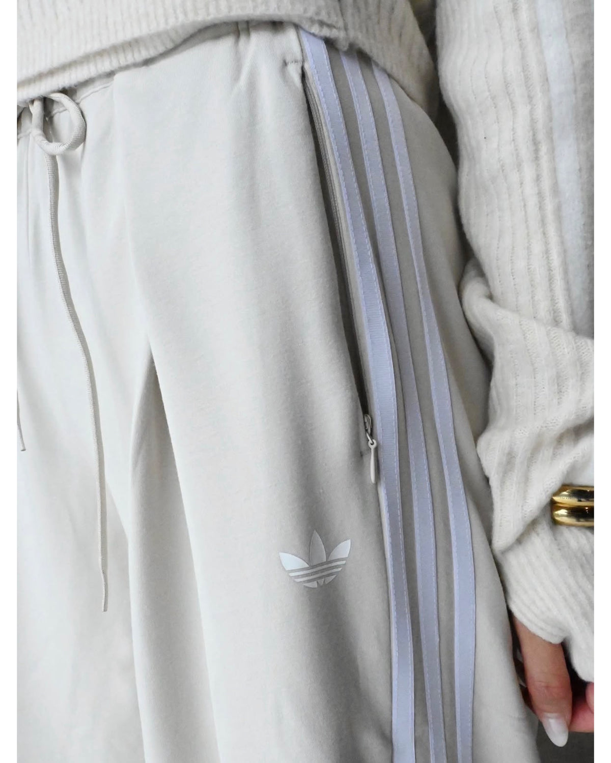 ADILUNA SEASON 2 × JENNIE PLEATED TP