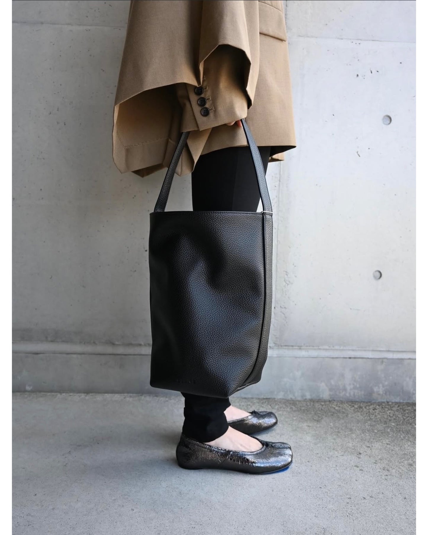 FAKE LEATHER MEDIUM TOTE BAG