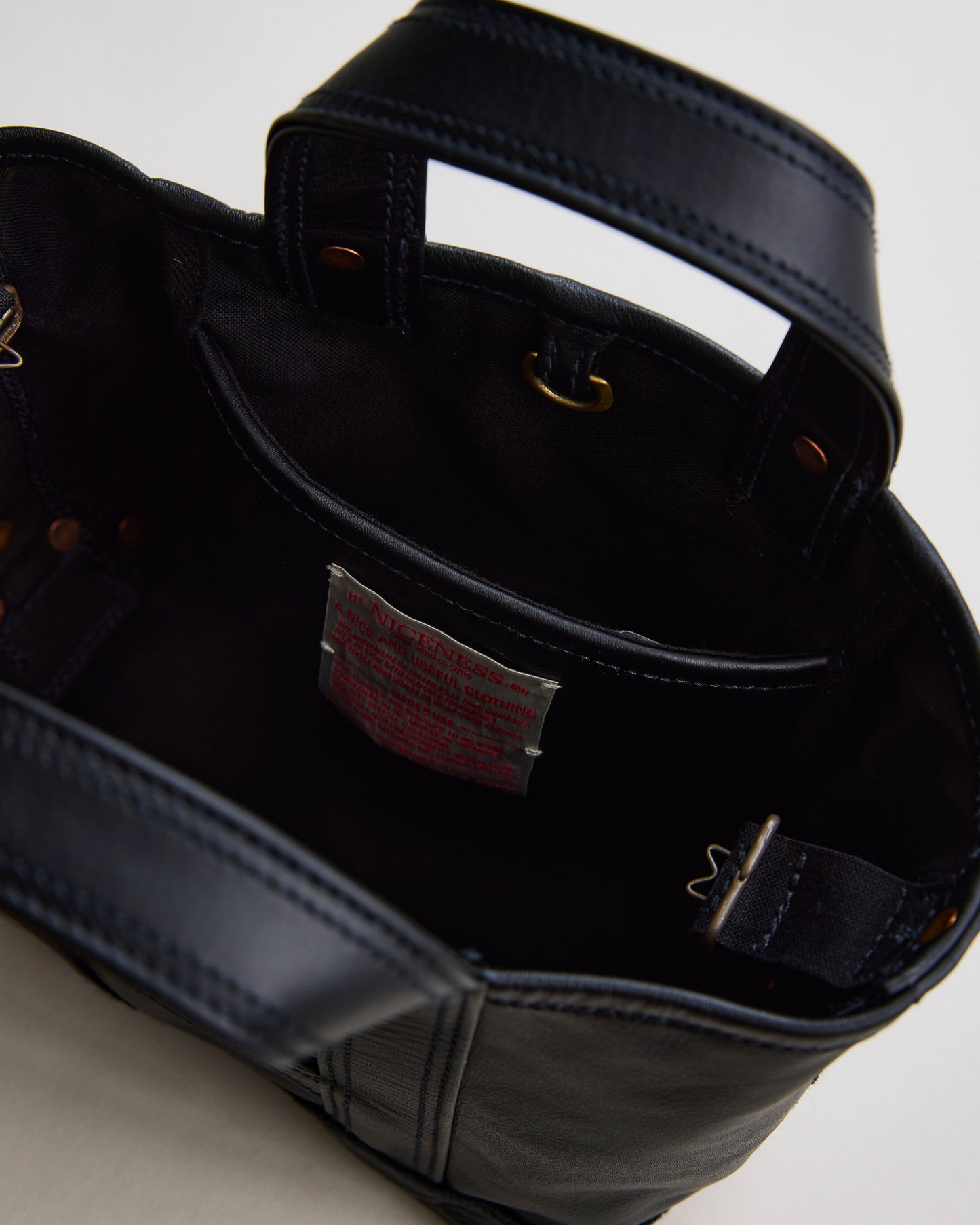 M.LEDZ BLACK