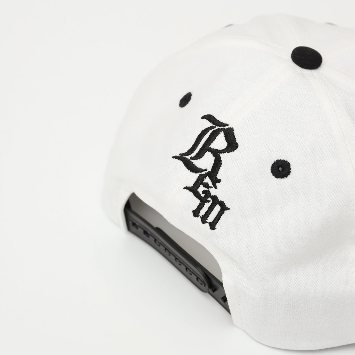 TWO TONE CAP WHITE