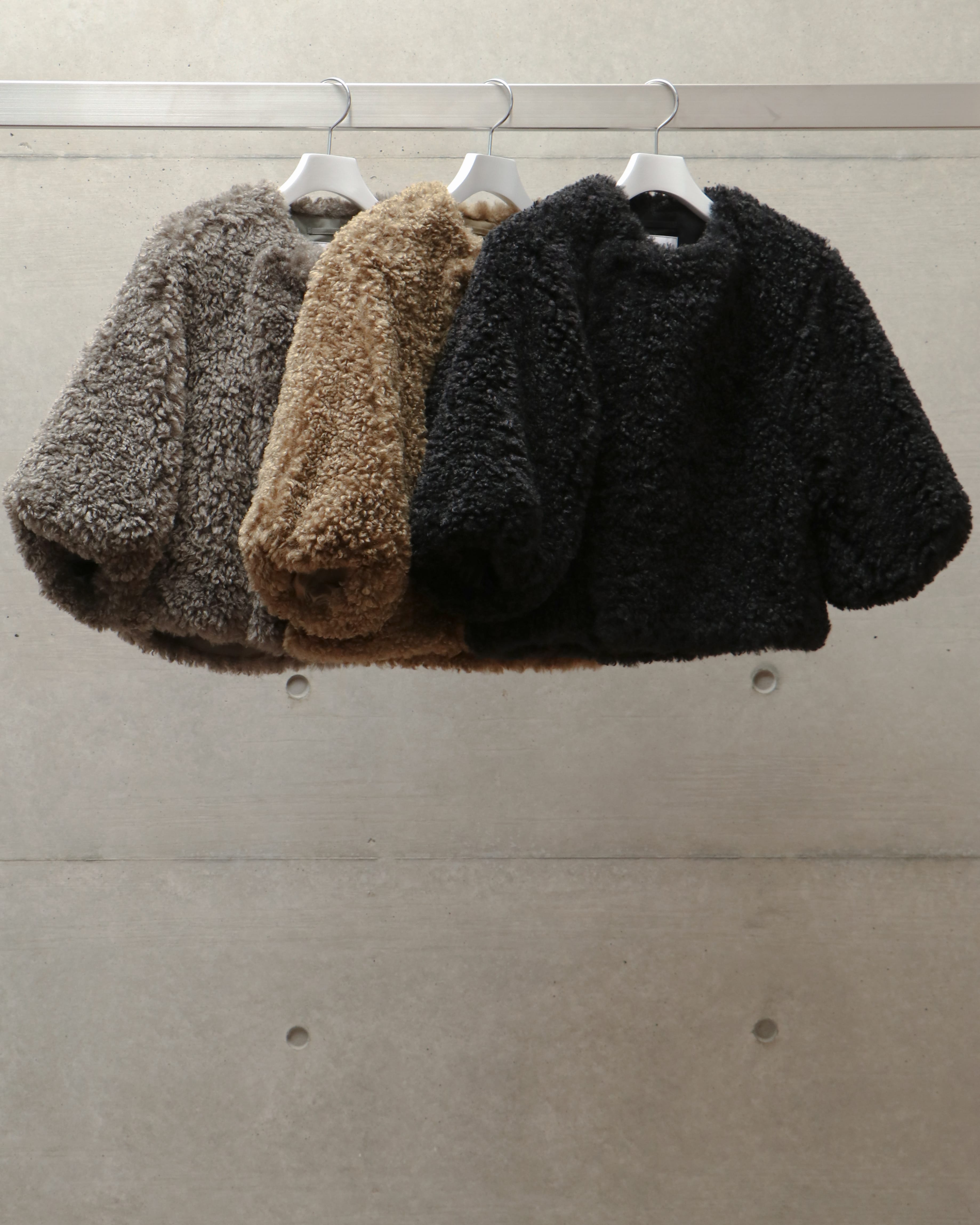 新品！HYKE FAUX SHEARLING CROPPED VEST - アウター