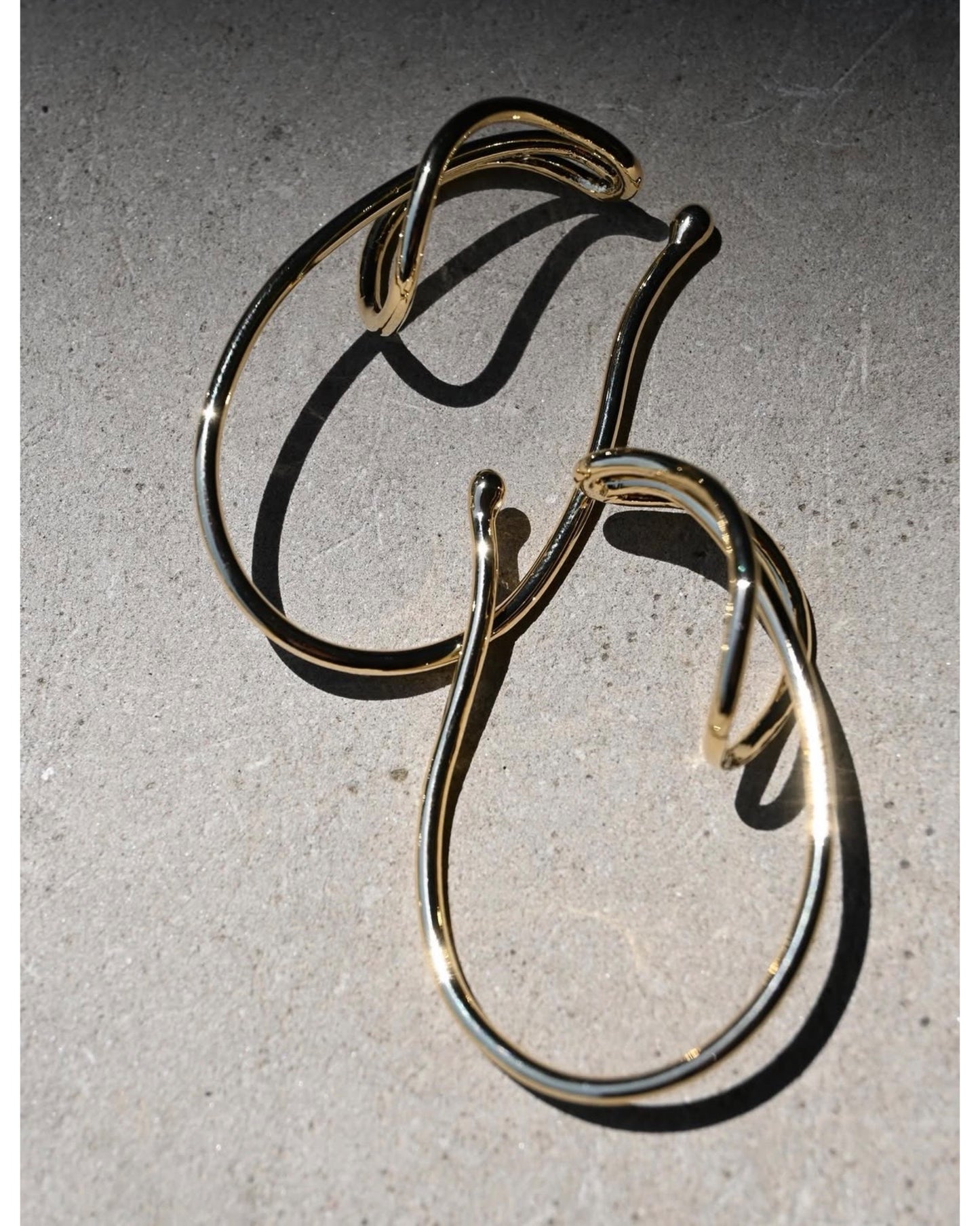 CIRCLE EAR CUFF