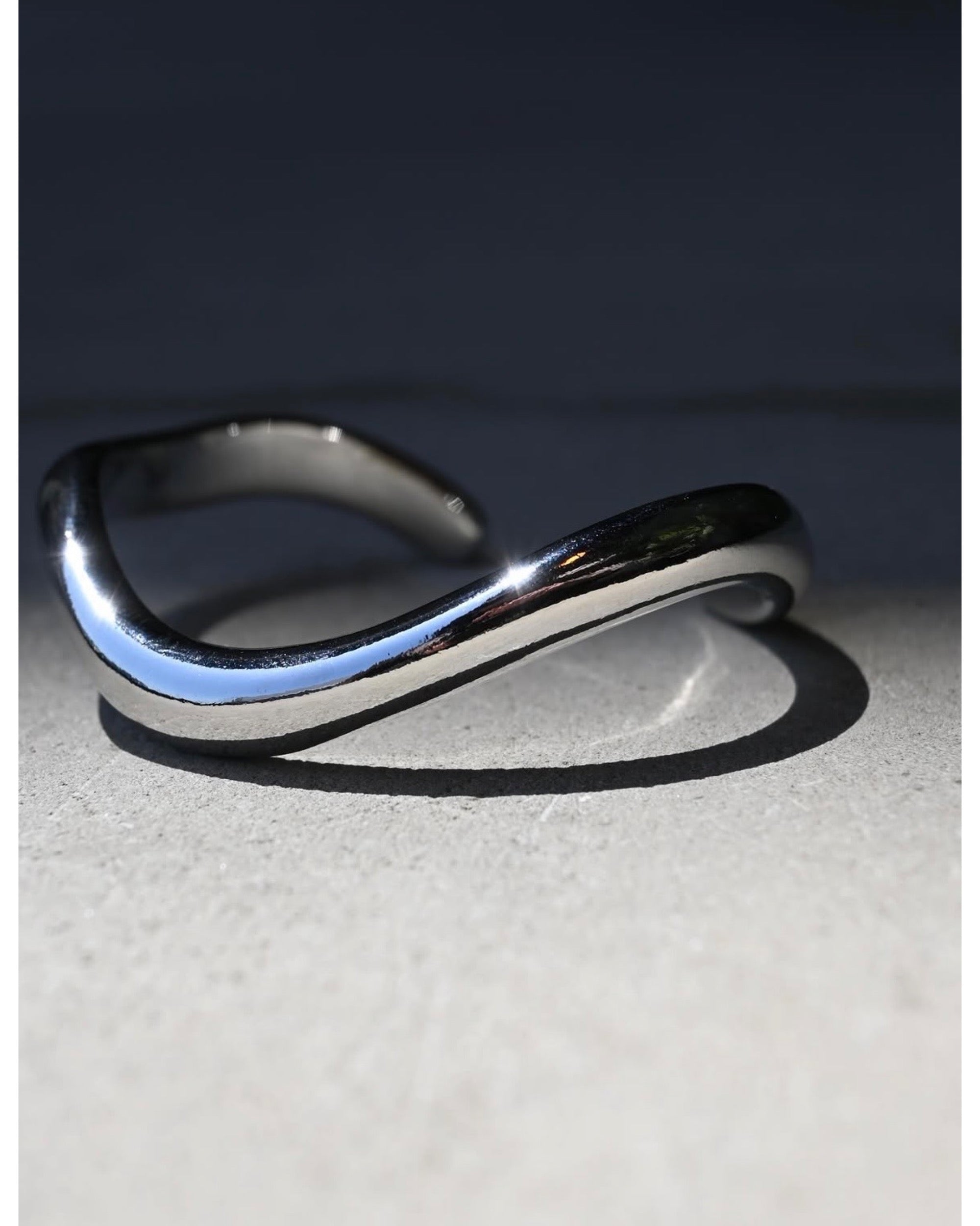 NUANCE WAVE BANGLE – TIME AFTER TIME