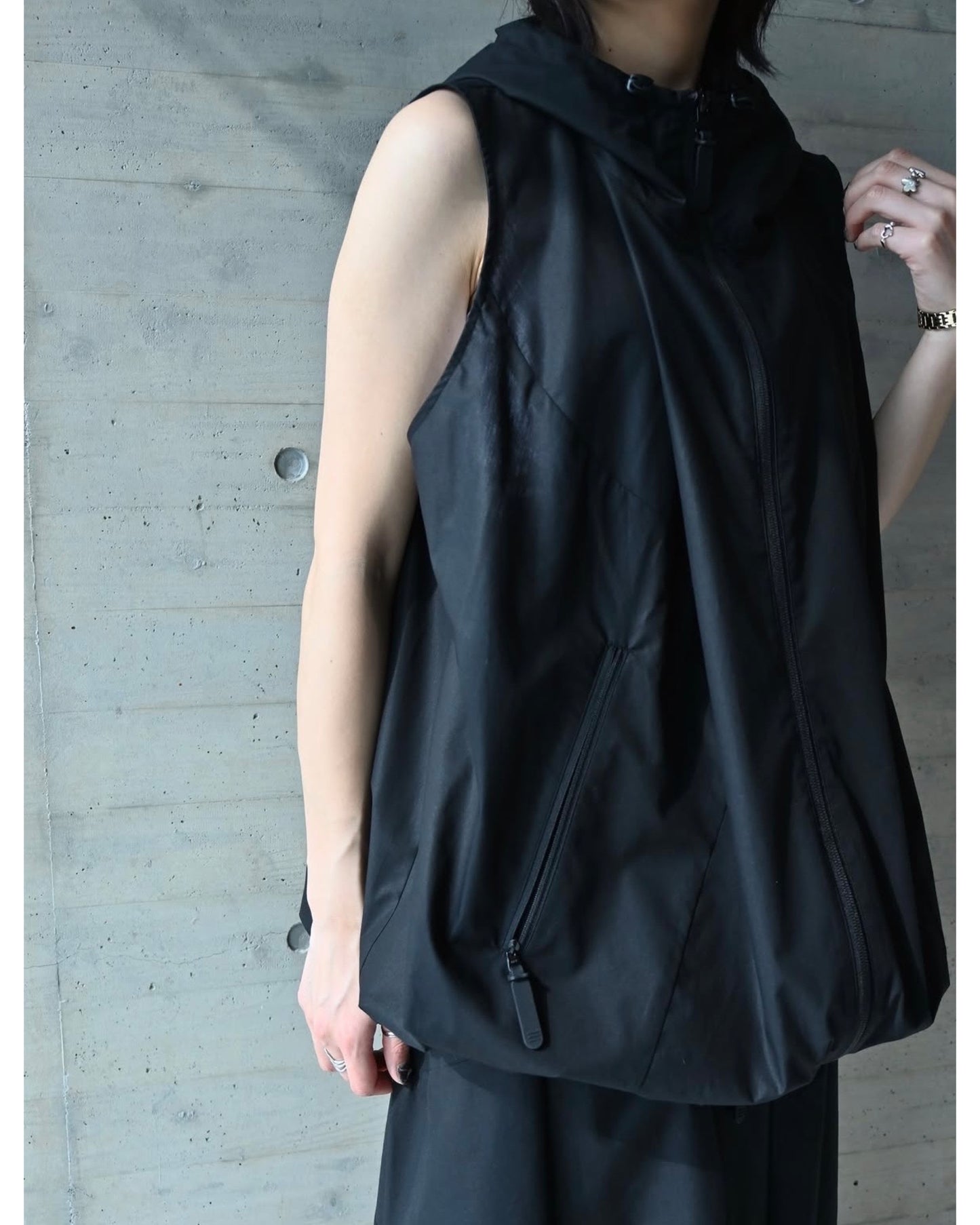 シリコンタイプライター Hooded Vest