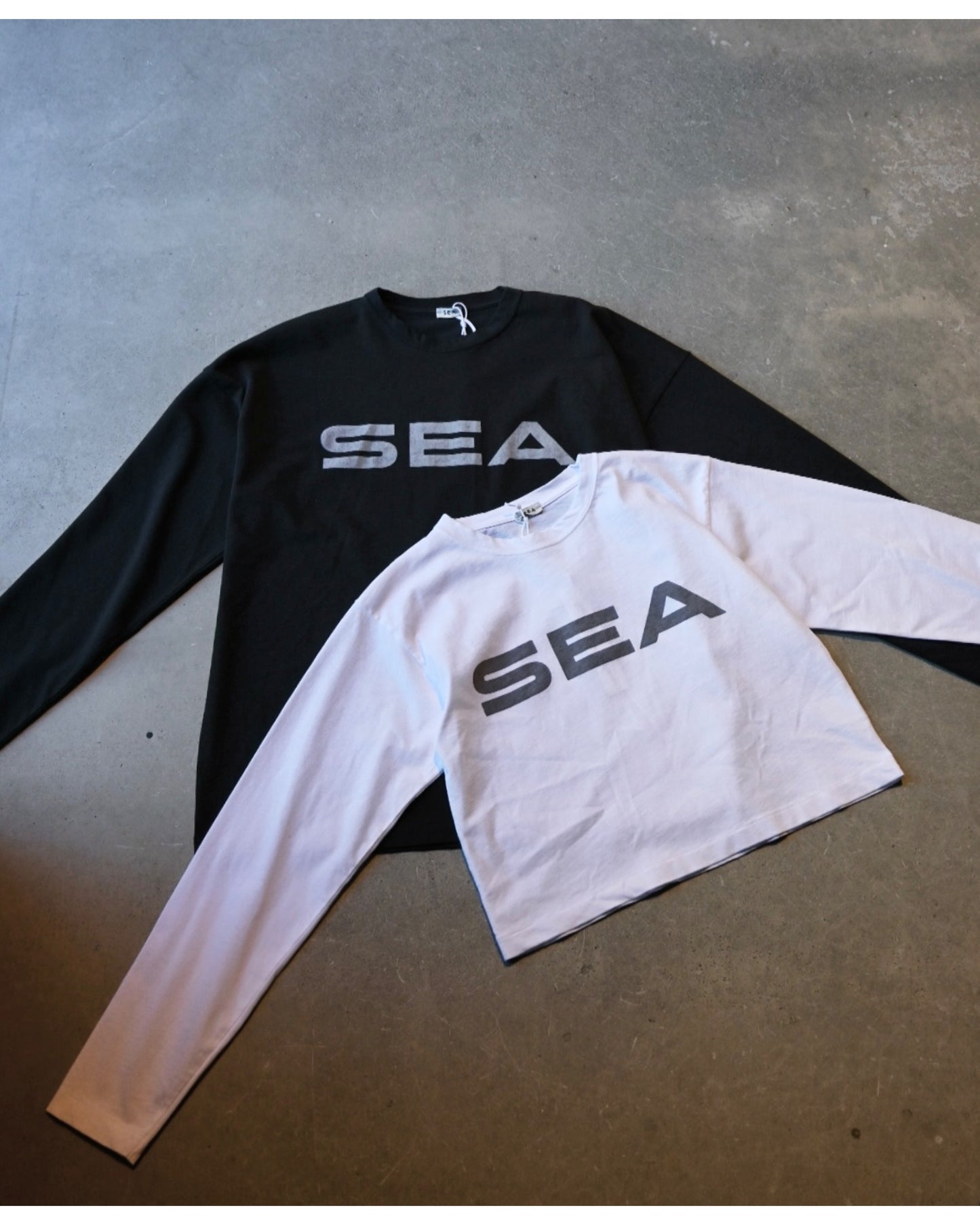 GRAPHIC L/S TEE (SEA)