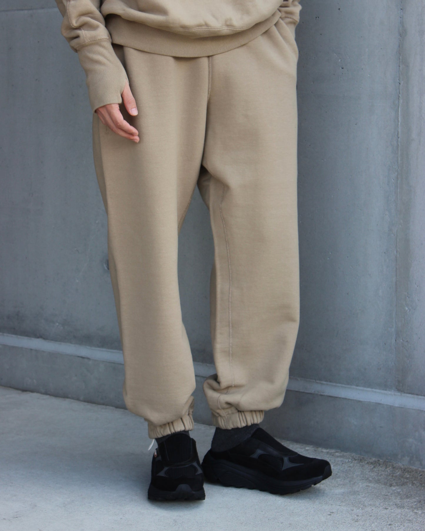 Unlikely Side Seamless Sweat Pants  BEIGE