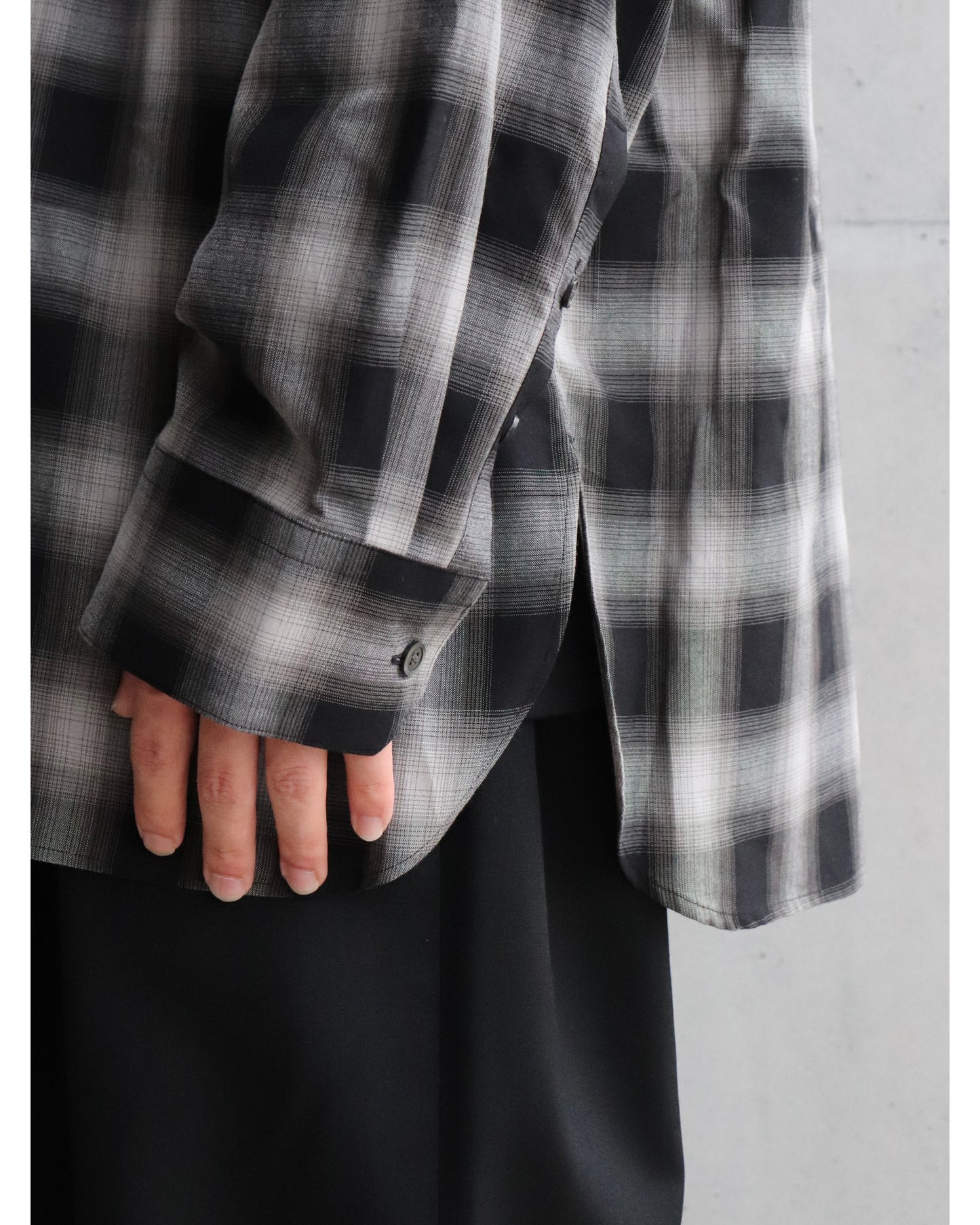 OVERSIZED DOWN PAT SHIRT BLACK OMBRE