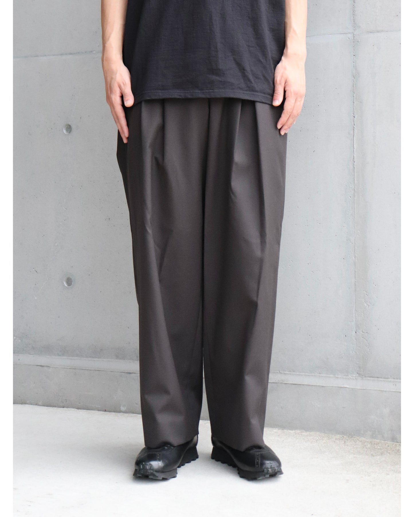 EASY WIDE TROUSERS GREY KHAKI