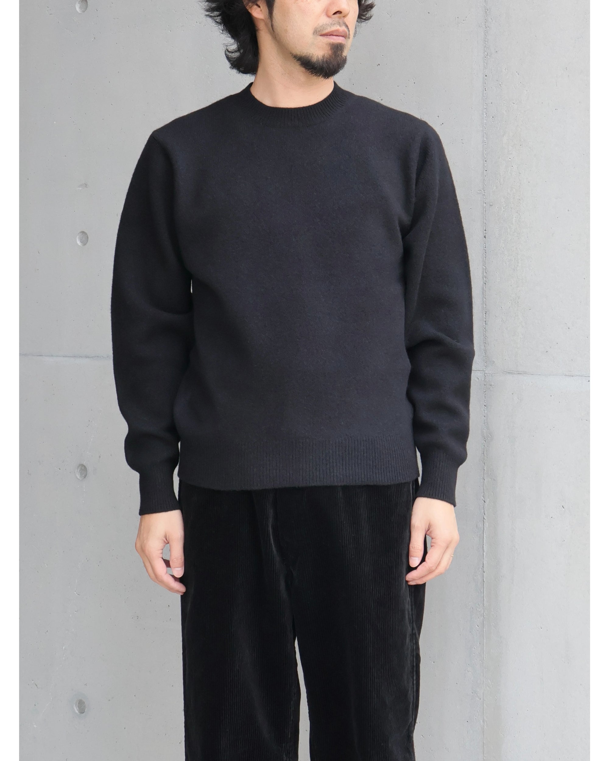 ラムズウール クルーネックニット BLACK – TIME AFTER TIME