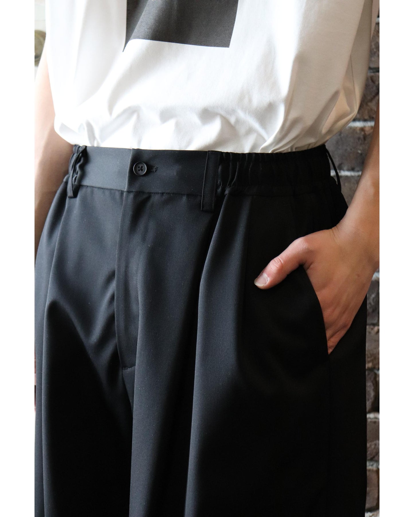 WIDE EASY SHORT TROUSERS  BLACK