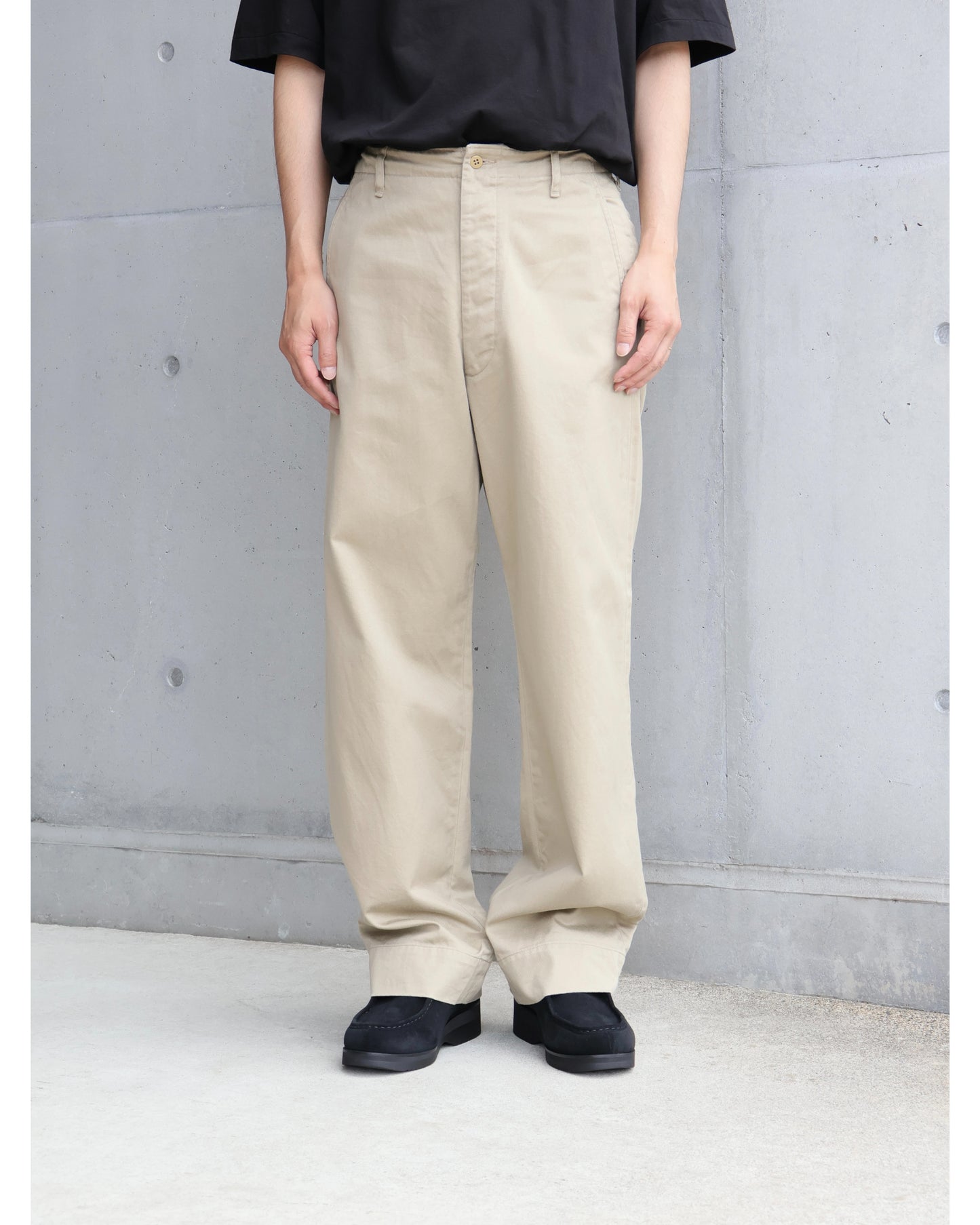 KHAKI チノパンツ
