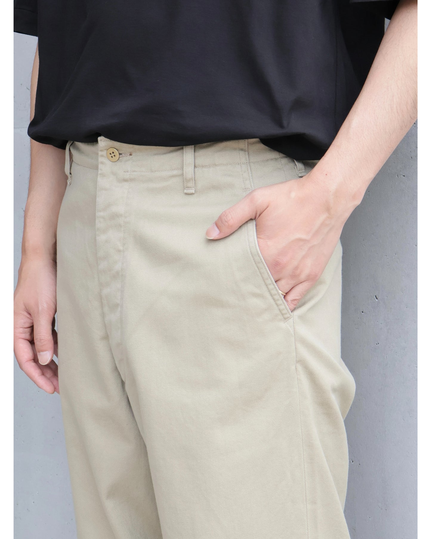 KHAKI チノパンツ