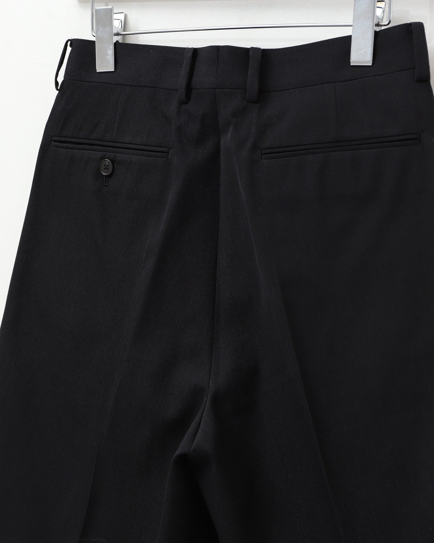 LIGHT WOOL MAX GABARDINE SHORTS TOP BLACK