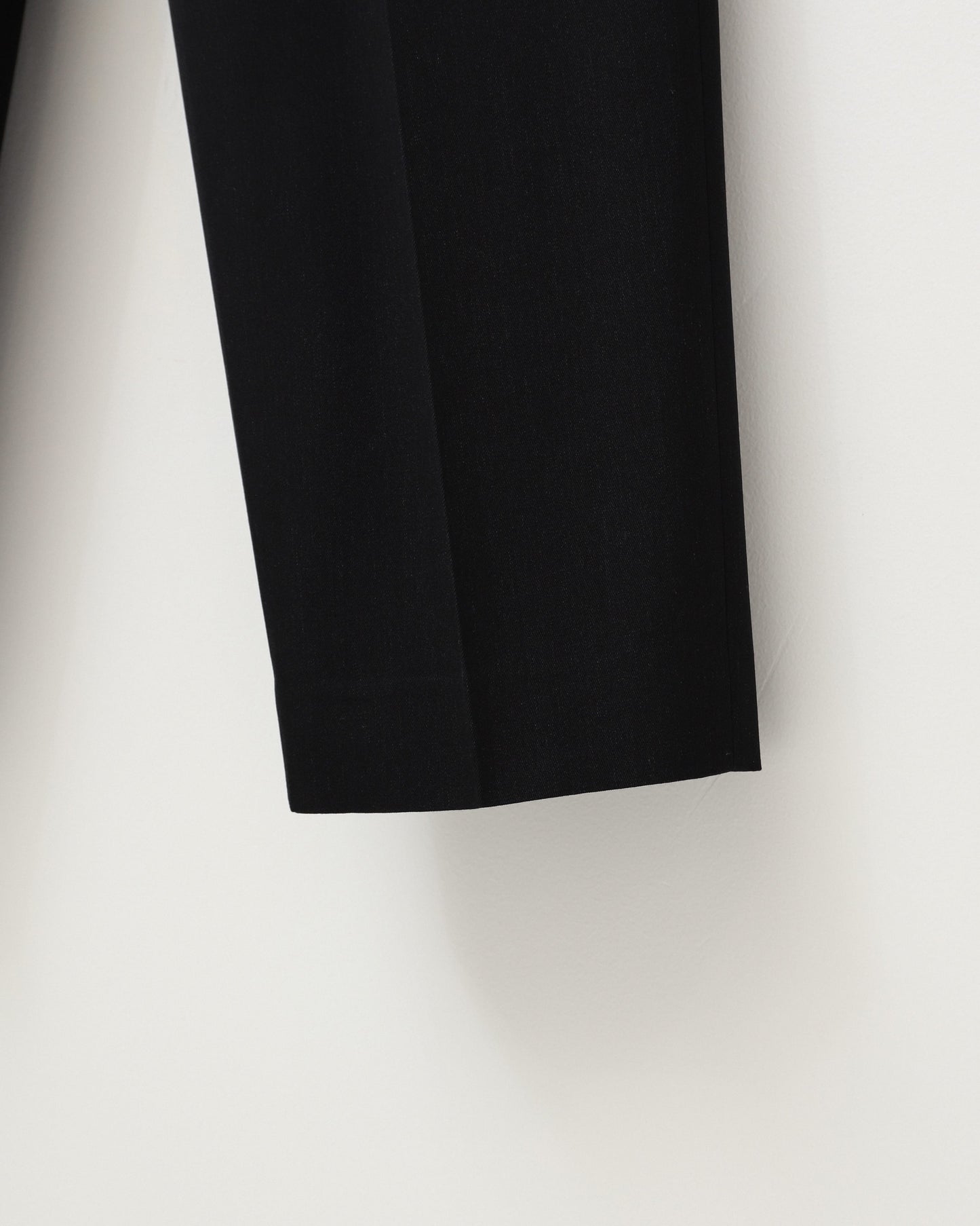 LIGHT WOOL MAX GABARDINE TWO-TUCK SLACKS TOP BLACK