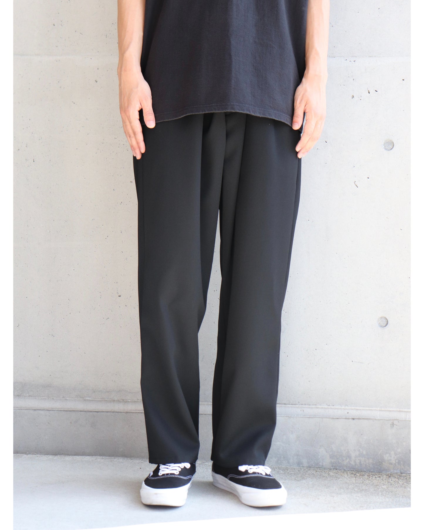 Scale Off Wool Wide Tapered Chef Pants BLACK