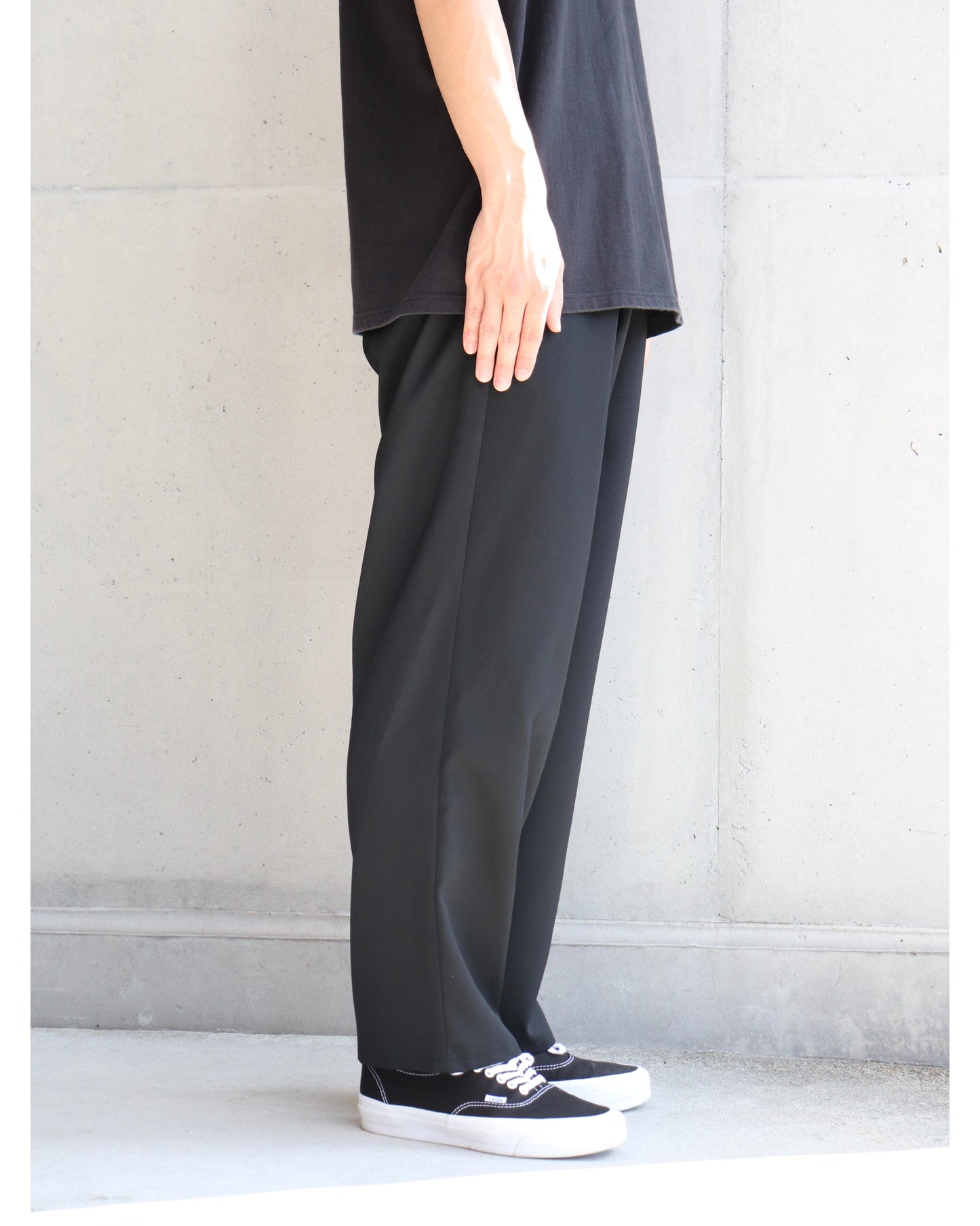 Scale Off Wool Wide Tapered Chef Pants BLACK