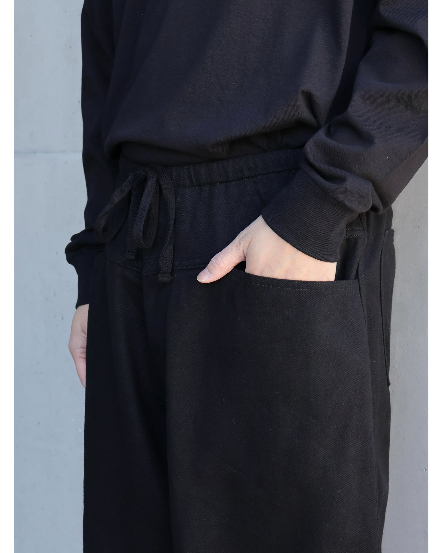 ブラックドリル テーパードパンツ BLACK