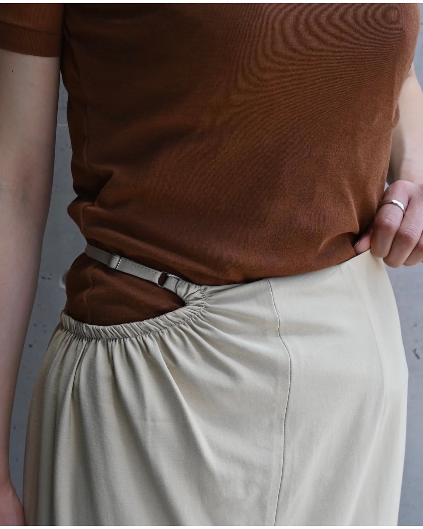 WAIST GATHER HOLE SKIRT