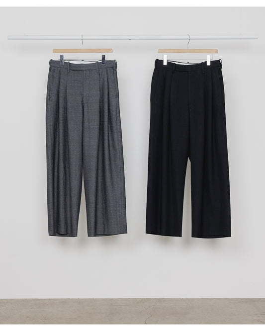 TWO TUCK BAGGY TROUSERS