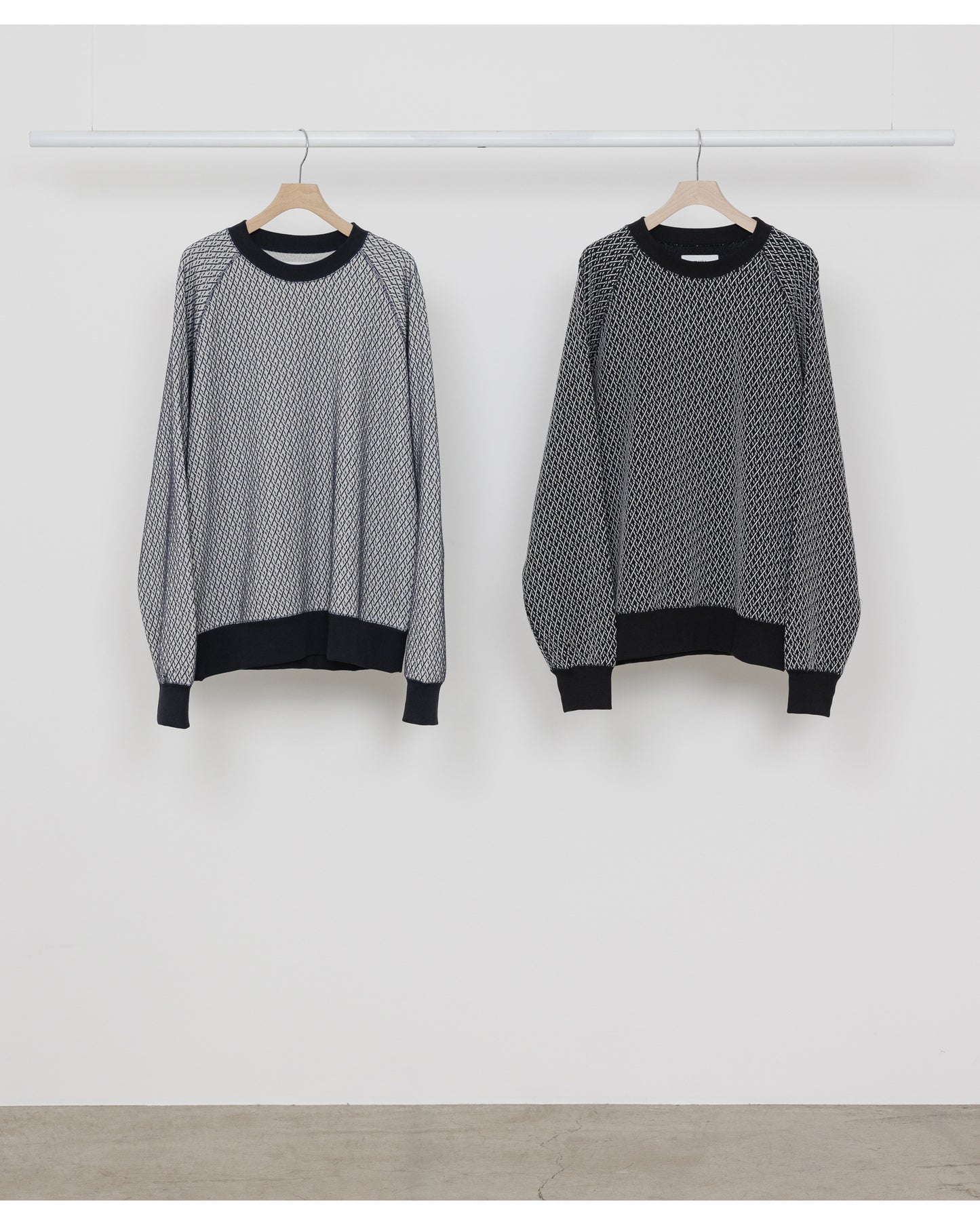 RAGLAN CREW NECK