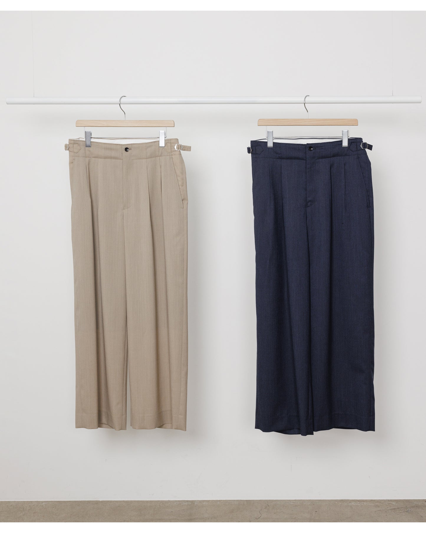 TWO TUCK MILITARY TROUSERS