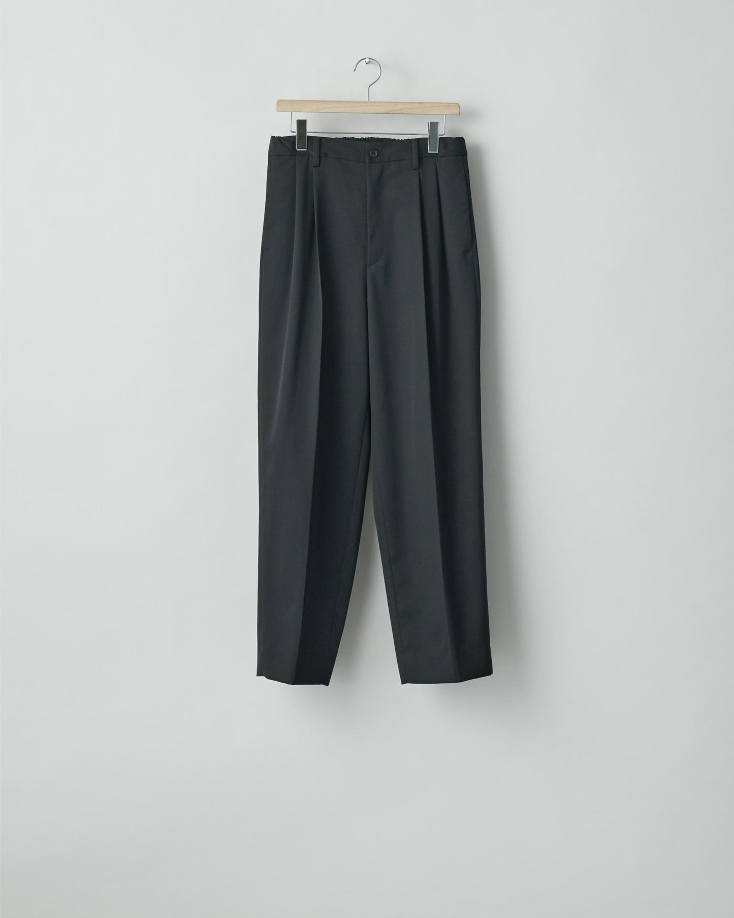 TWO TUCK EASY TROUSERS  BLACK