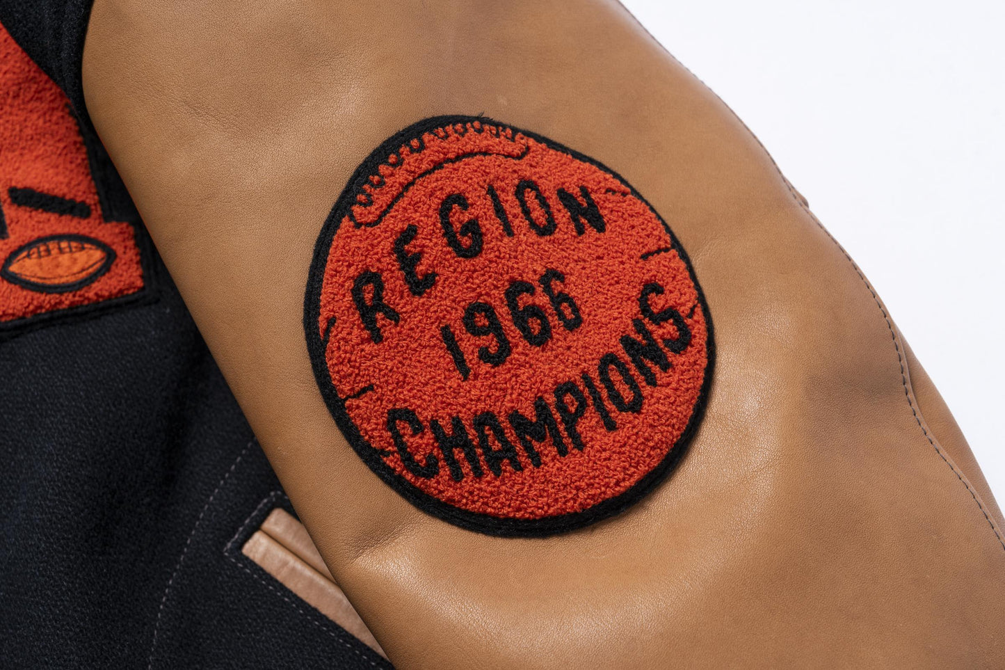 WOOL VARSITY JACKET / BULLDOGS