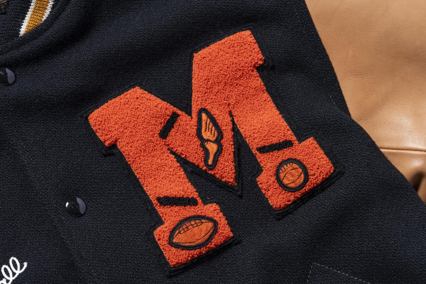 WOOL VARSITY JACKET / BULLDOGS