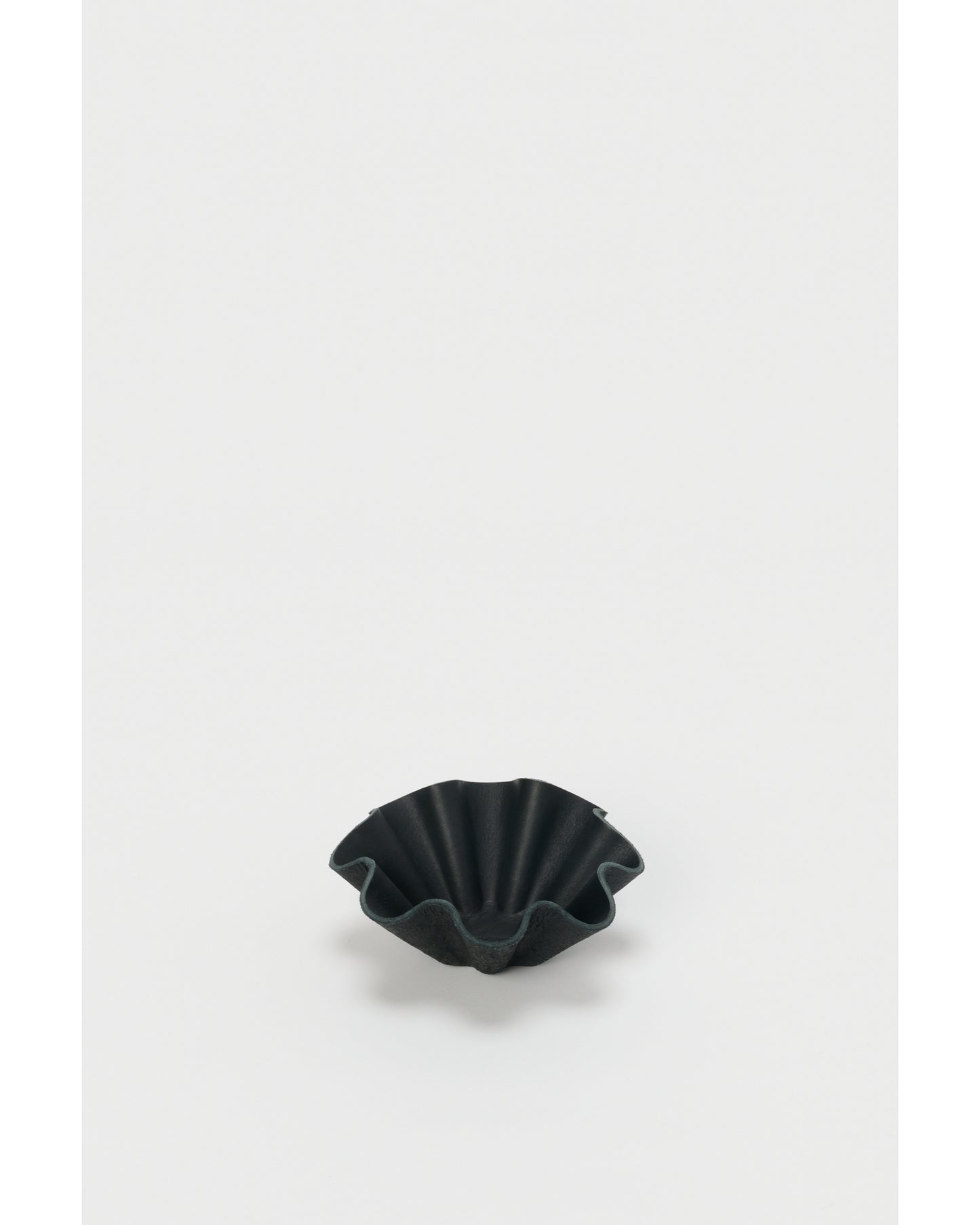 shell bowl small black