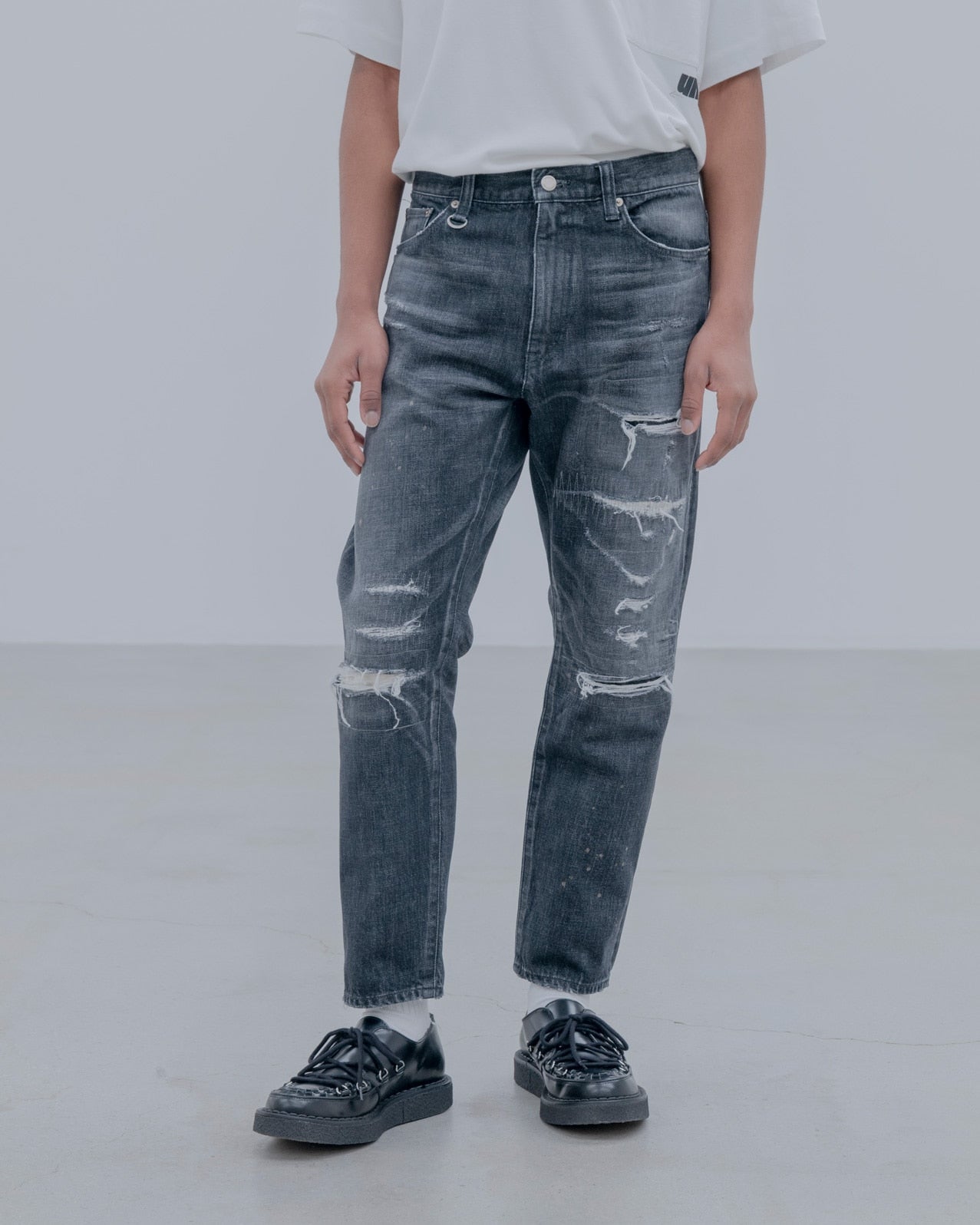 DAMAGED DENIM TAPERED-FIT JEANS
