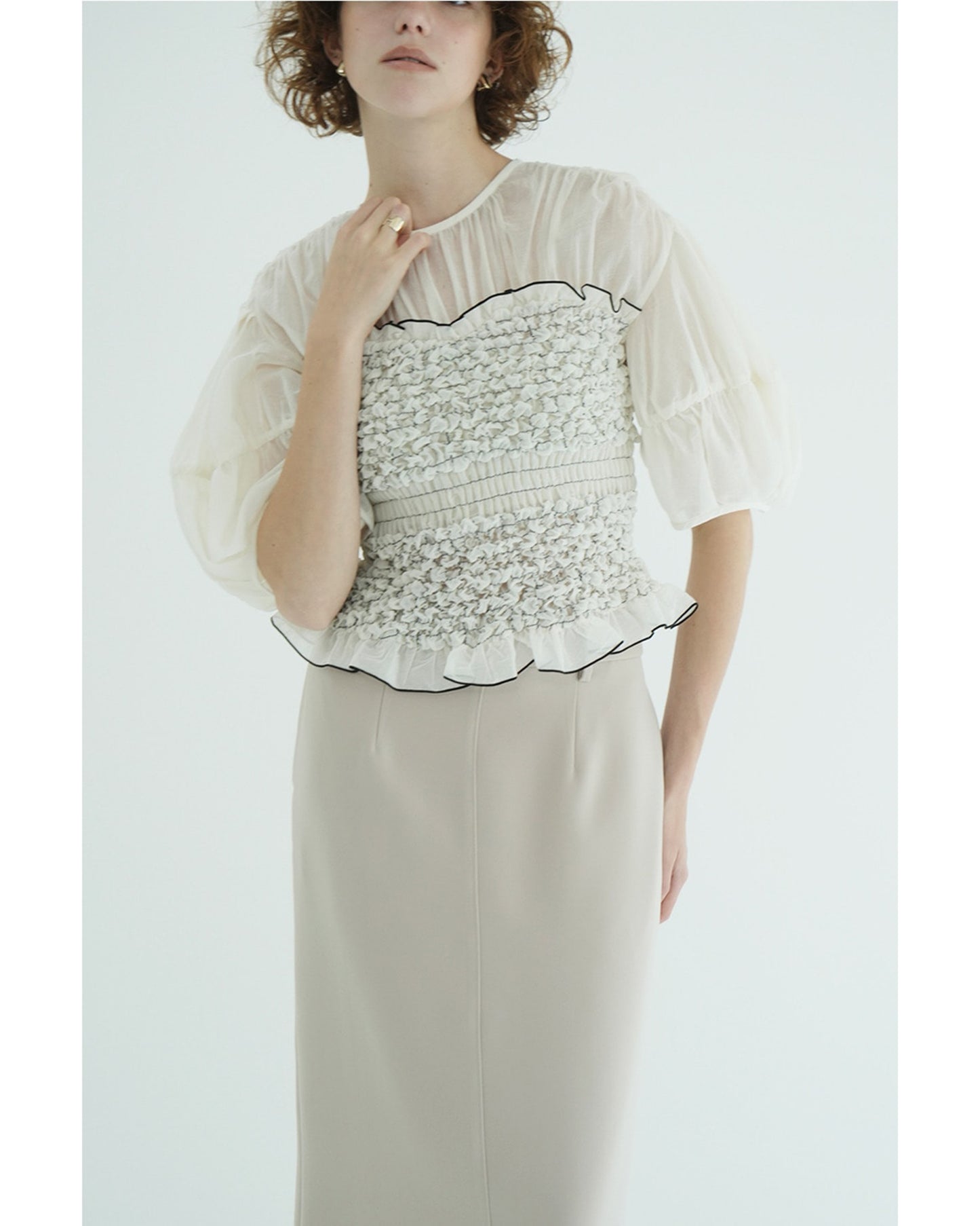 COLOR STITCHED SHIRRING TOPS