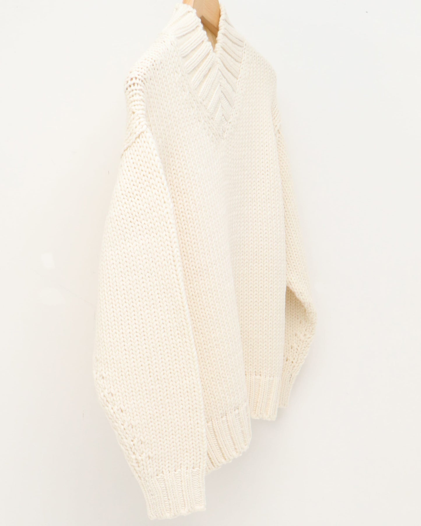 SUPER FINE WOOL AIRY KNIT V-NECK P/O