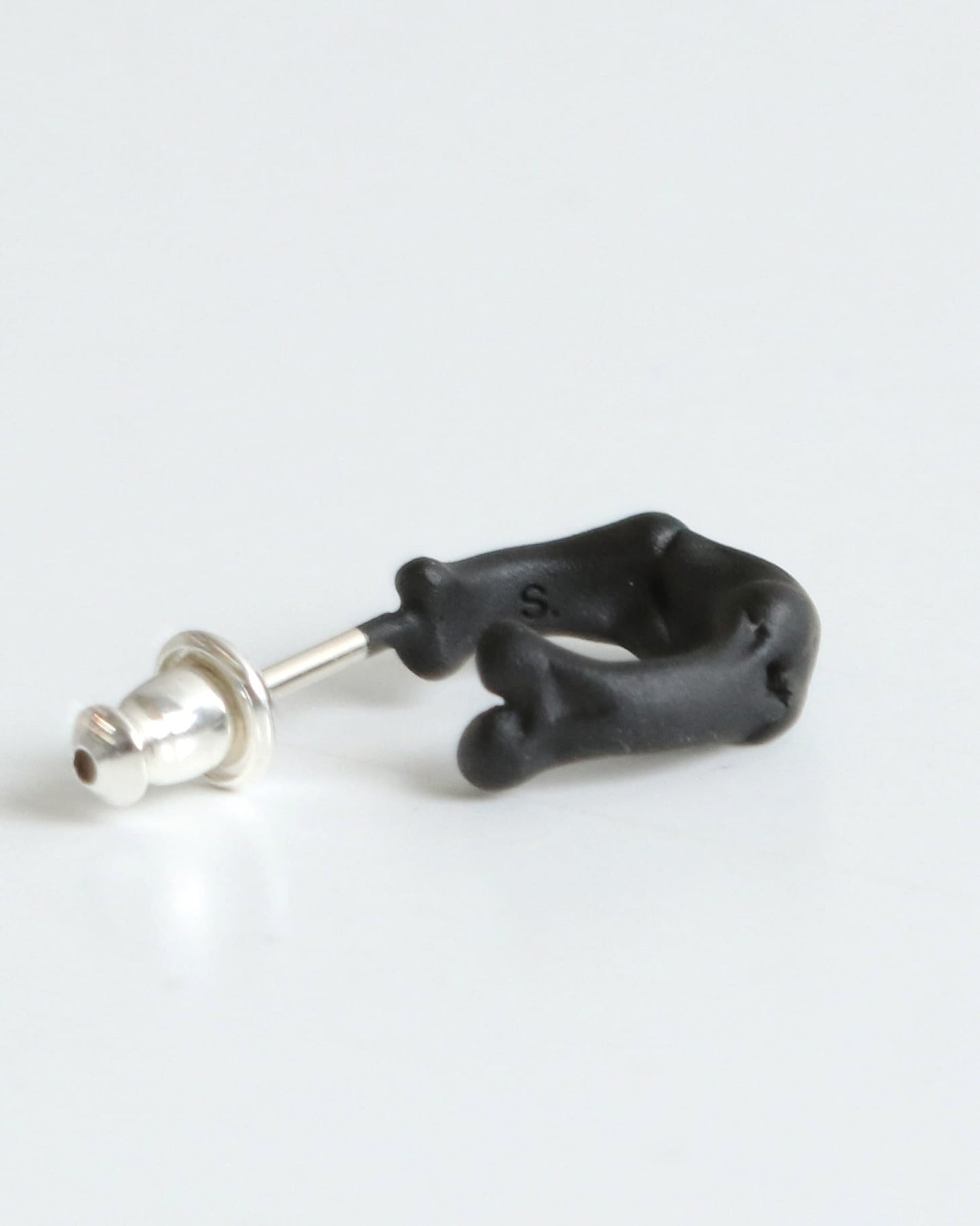 bone shaped earrings.-S-(9mm) BLACK