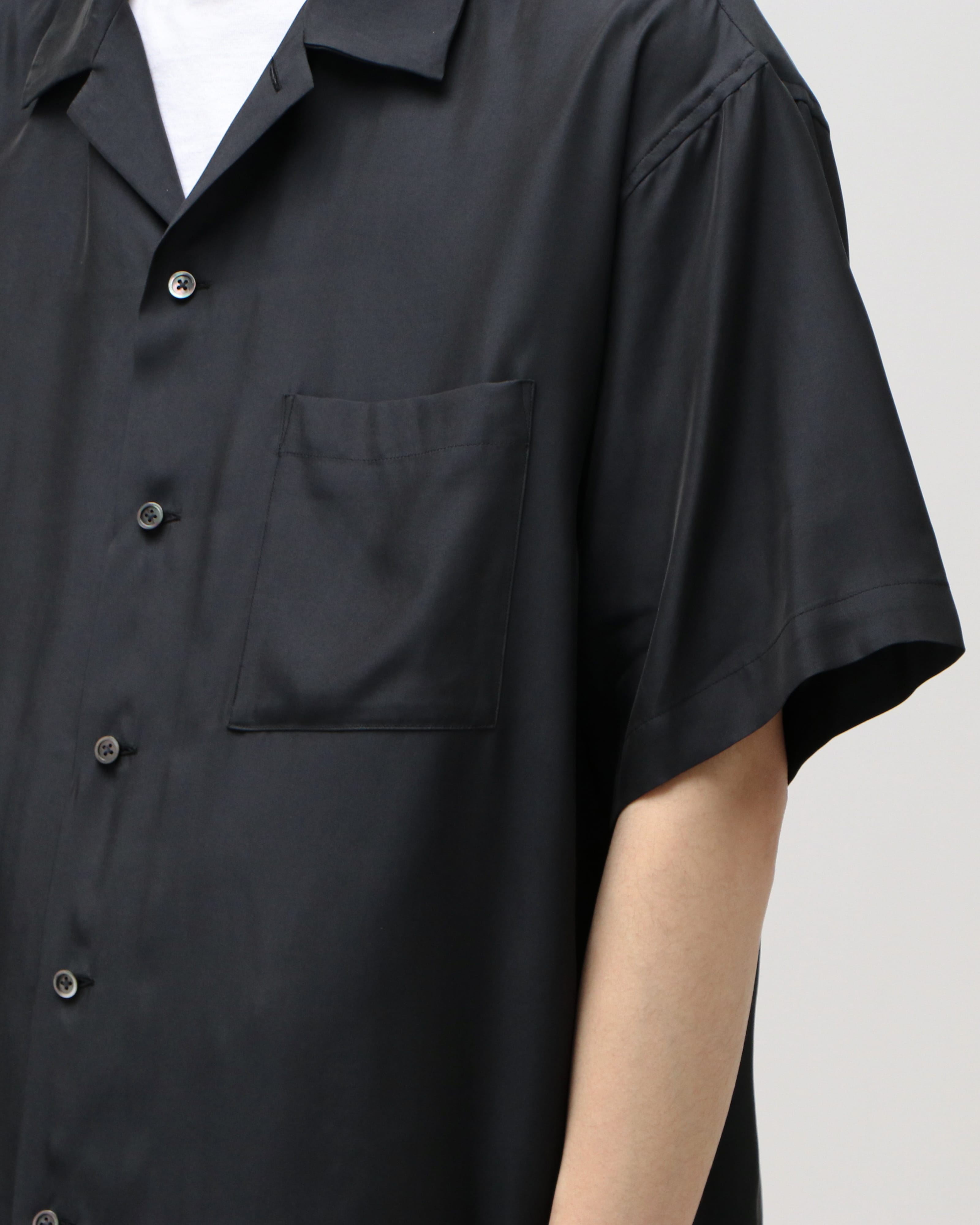 OVERSIZED CUPRO OPEN COLLAR SS SHIRT BLACK – TIME AFTER TIME